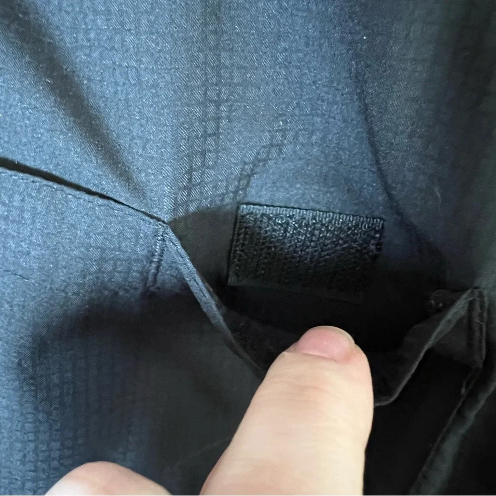 Columbia Men's Black Casual Button Down Shirt - Picture 11 of 14